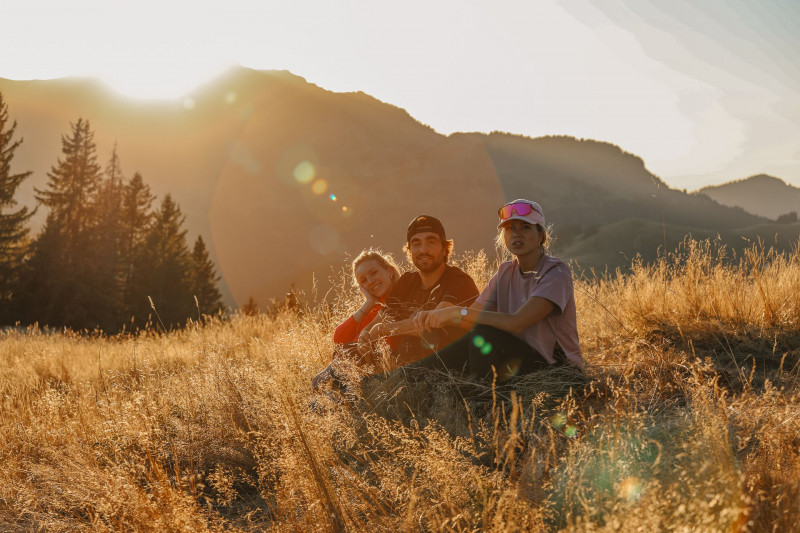 2023-10-sunset-amis-mont-caly-kkm83rtf-15856457
