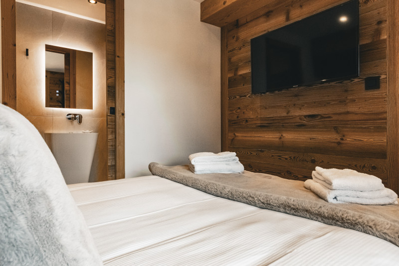 27-teka-adret-chambre-lit-double-location-appartement-chalet-Les-Gets