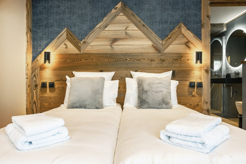 30-teka-ubac-chambre-lit-double-salle-de-bain-location-appartement-chalet-les-gets