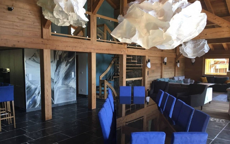 Room 310835-702983 Room 310835-702983