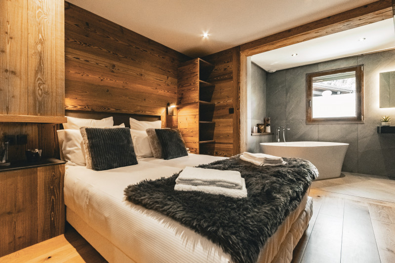 39-teka-adret-chambre-lit-double-en-suite-baignoire-appartement-chalet-Les-Gets