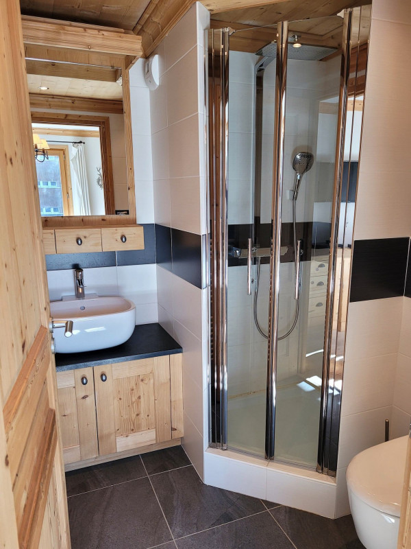 _lv_images__lot_0000000003_08_18926476