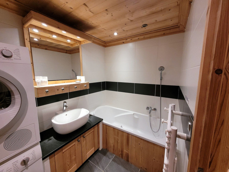 _lv_images__lot_0000000003_12_18926480