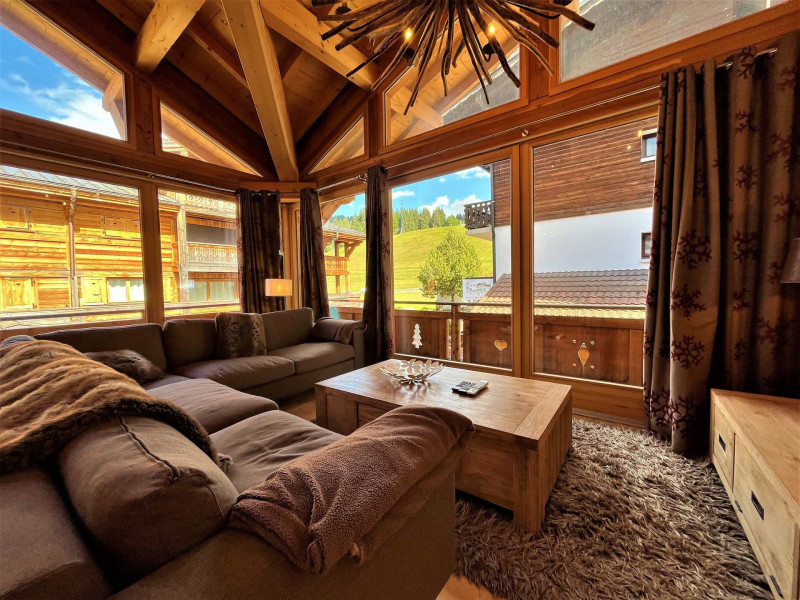 _lv_images__lot_0000000004_03_19120241