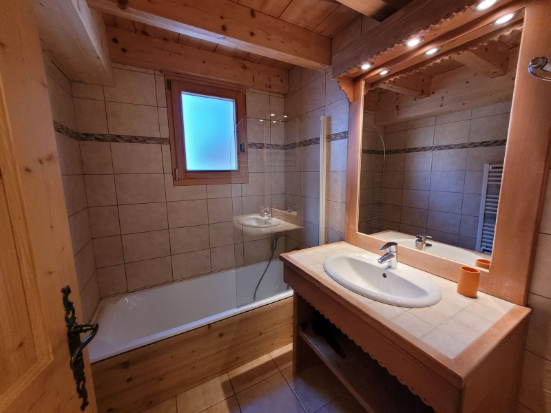 _lv_images__lot_0000000004_06_18086077 _lv_images__lot_0000000004_06_18086077