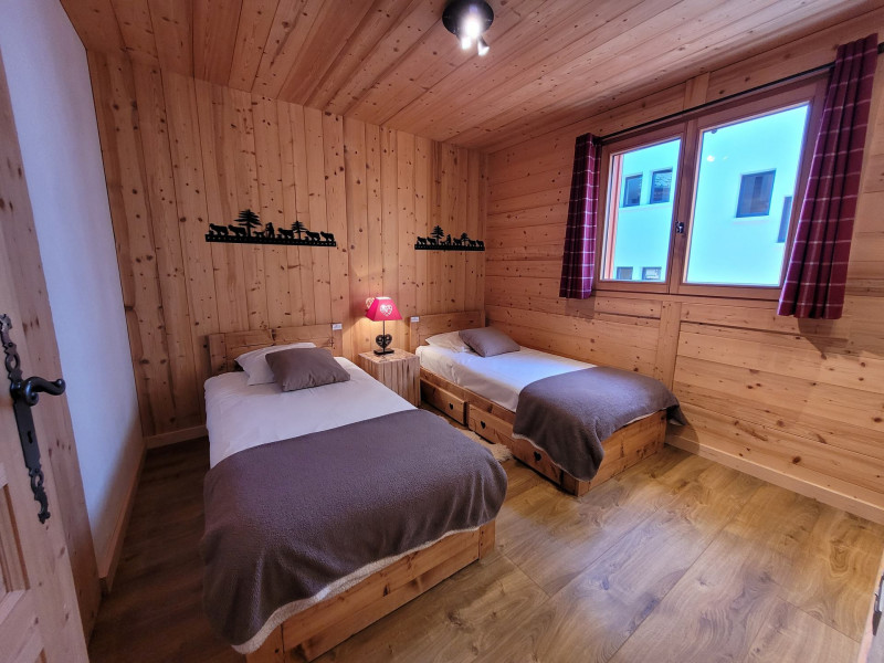 _lv_images__lot_0000000004_08_17866652