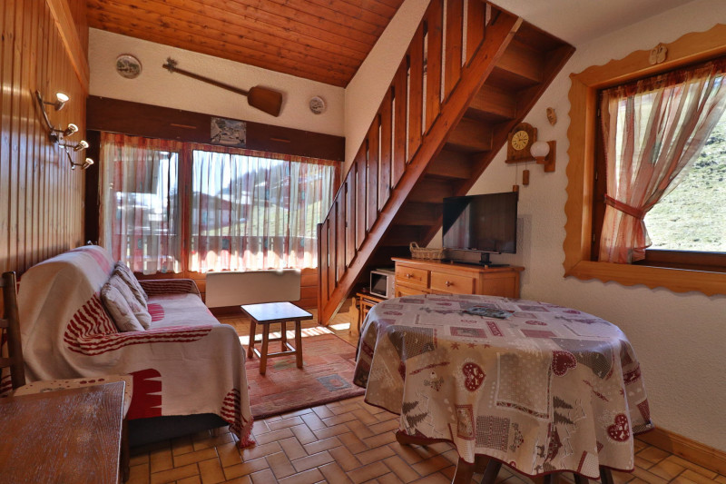 _lv_images__lot_0000000005_01_17687938