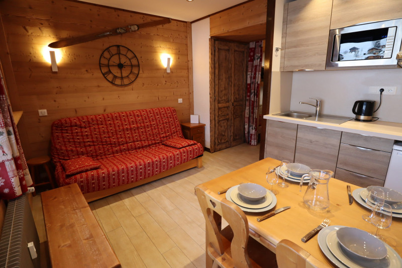 _lv_images__lot_0000000007_01_18163980