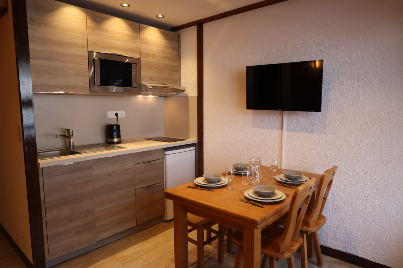 _lv_images__lot_0000000007_02_19218027