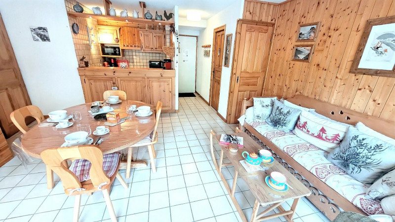 _lv_images__lot_0000000008_03_18427331