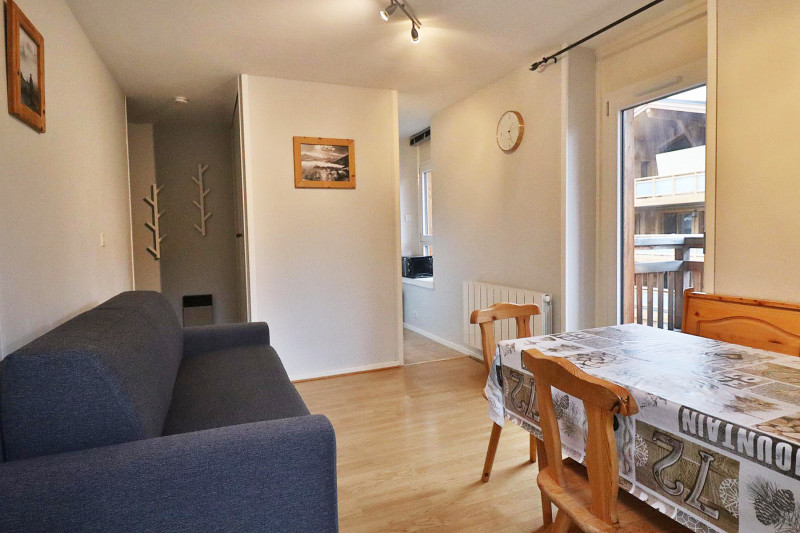 _lv_images__lot_0000000016_03_19288200