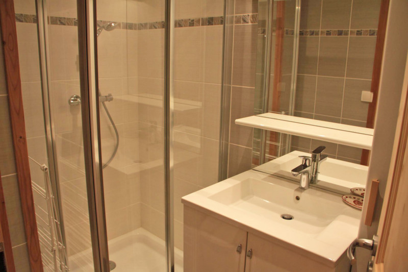 _lv_images__lot_0000000017_10_19381766