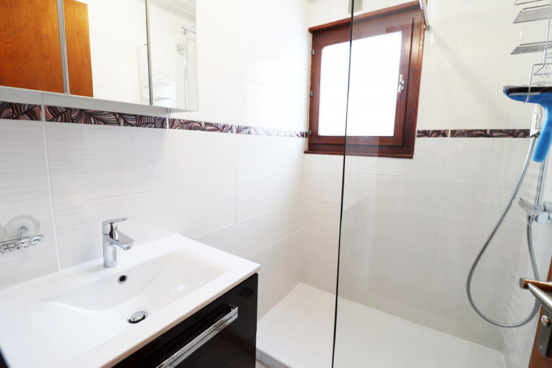 _lv_images__lot_0000000018_04_18166302