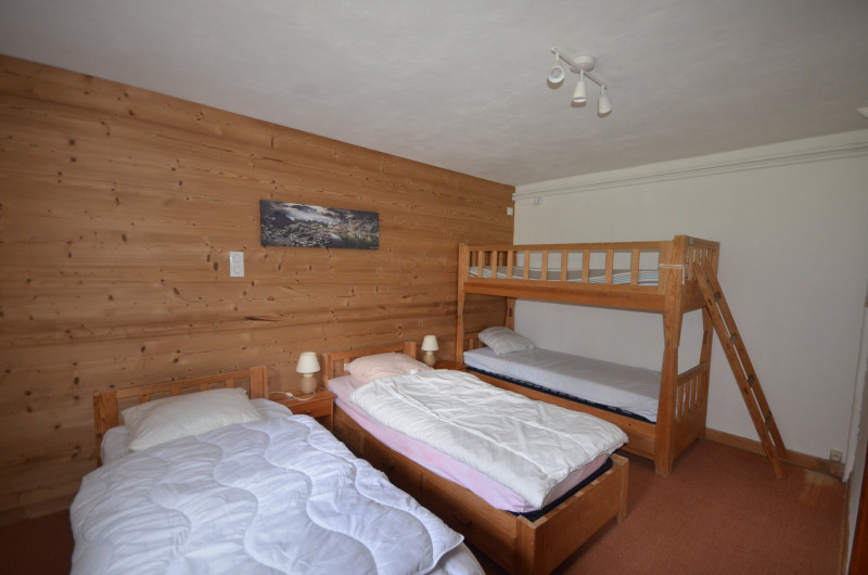 _lv_images__lot_0000000018_09_17877131 _lv_images__lot_0000000018_09_17877131