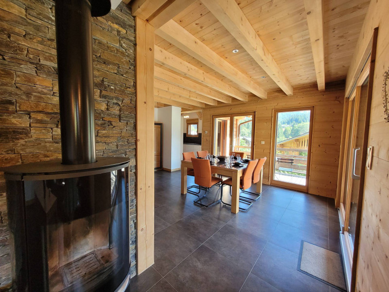 _lv_images__lot_0000000020_15_18049801