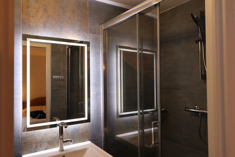 _lv_images__lot_0000000025_06_18364078