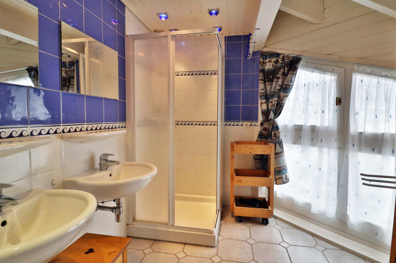 _lv_images__lot_0000000025_11_18853329