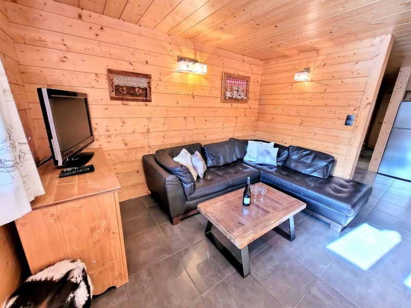 _lv_images__lot_0000000027_04_18162291