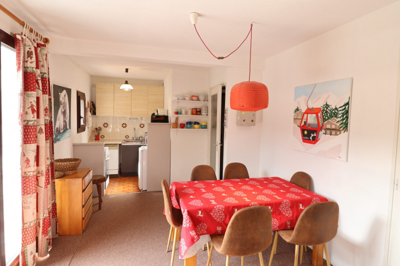 _lv_images__lot_0000000030_03_18383473