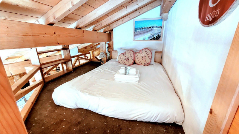 _lv_images__lot_0000000031_10_18436703