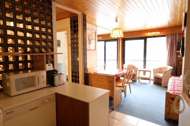 _lv_images__lot_0000000033_09_17697032