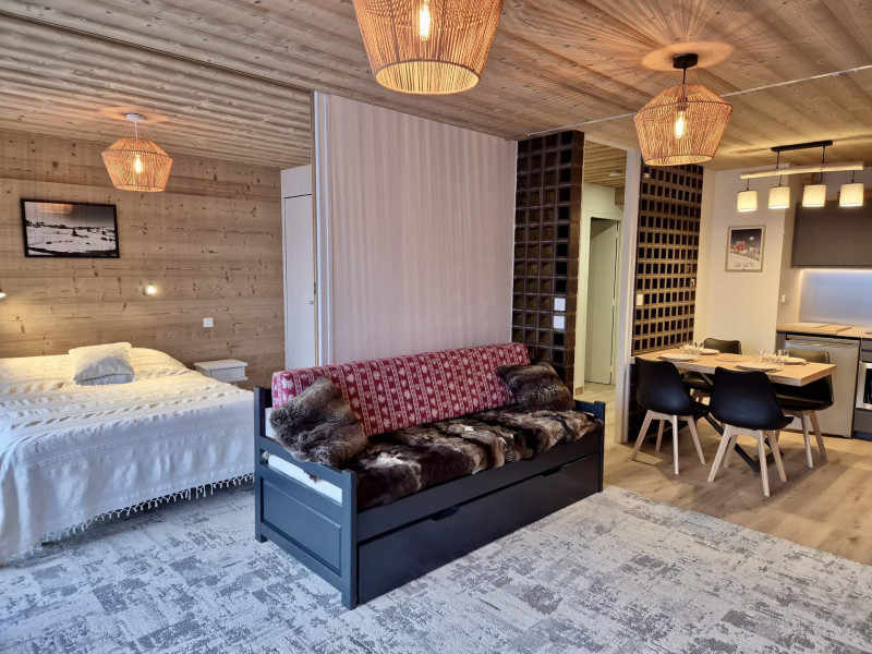 _lv_images__lot_0000000043_02_19123488