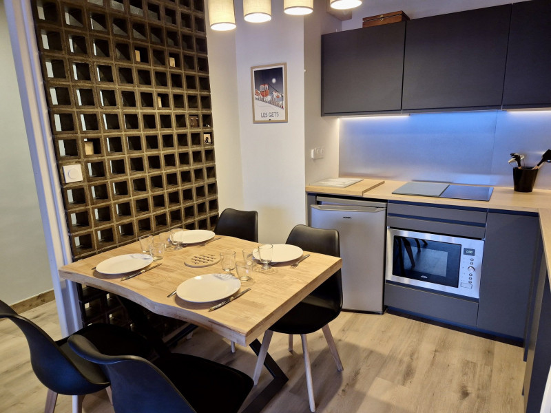 _lv_images__lot_0000000043_04_18156400