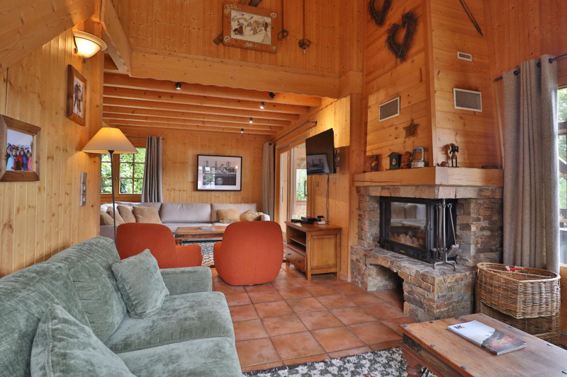 _lv_images__lot_0000000045_04_18796715