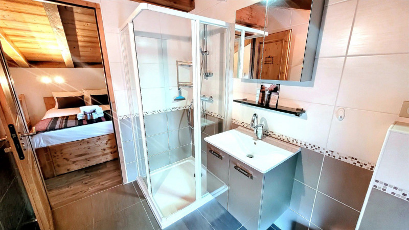 _lv_images__lot_0000000046_08_19303713