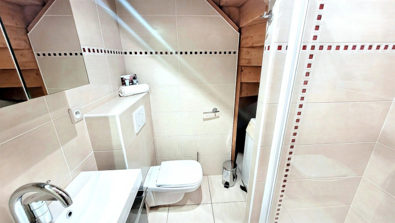 _lv_images__lot_0000000046_11_18437166