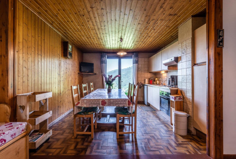 _lv_images__lot_0000000048_04_18863379