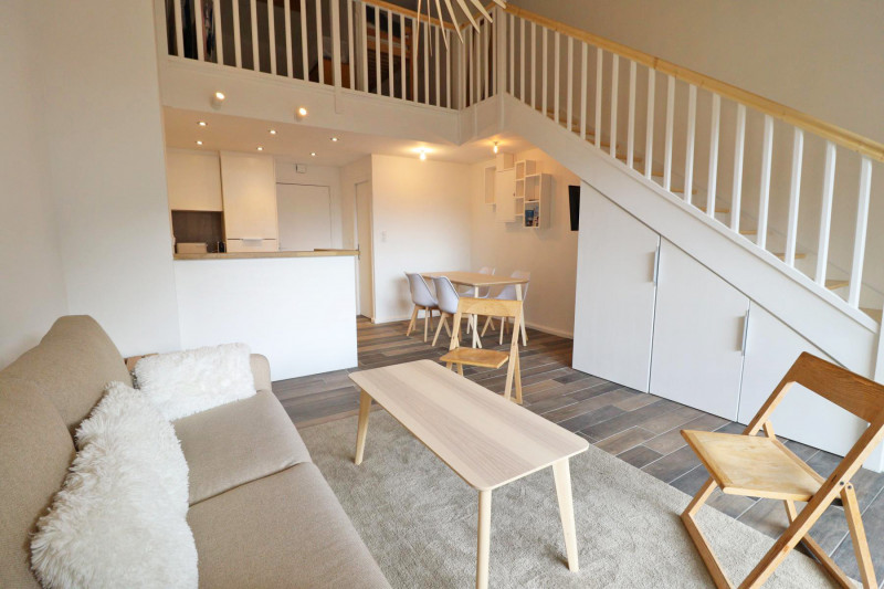 _lv_images__lot_0000000049_01_17696719 _lv_images__lot_0000000049_01_17696719