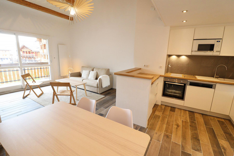 _lv_images__lot_0000000049_08_18147282