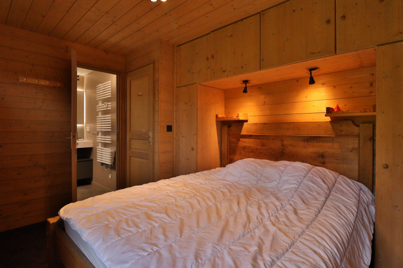 _lv_images__lot_0000000059_05_18496015