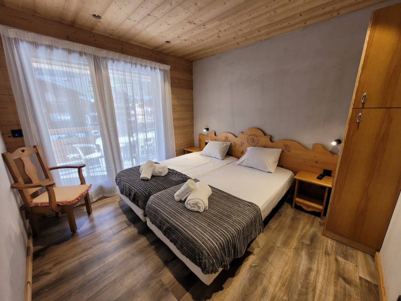 _lv_images__lot_0000000060_08_18426279