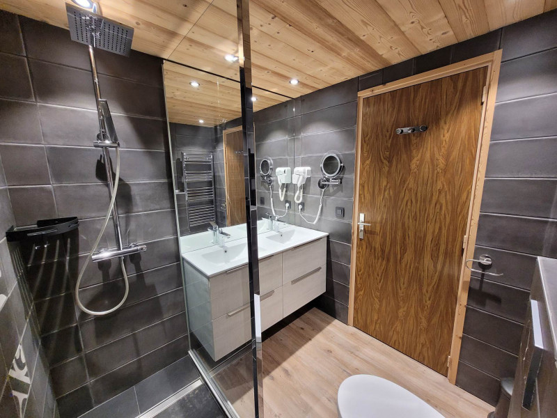 _lv_images__lot_0000000060_11_18067027 _lv_images__lot_0000000060_11_18067027