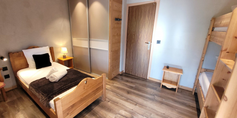 _lv_images__lot_0000000064_10_18483126