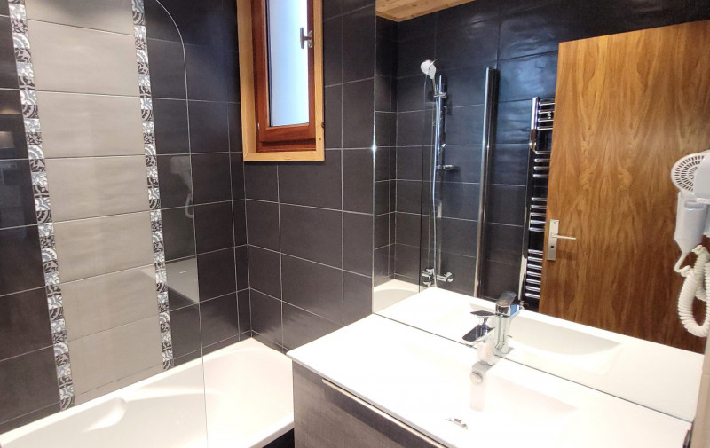 _lv_images__lot_0000000064_12_17865926