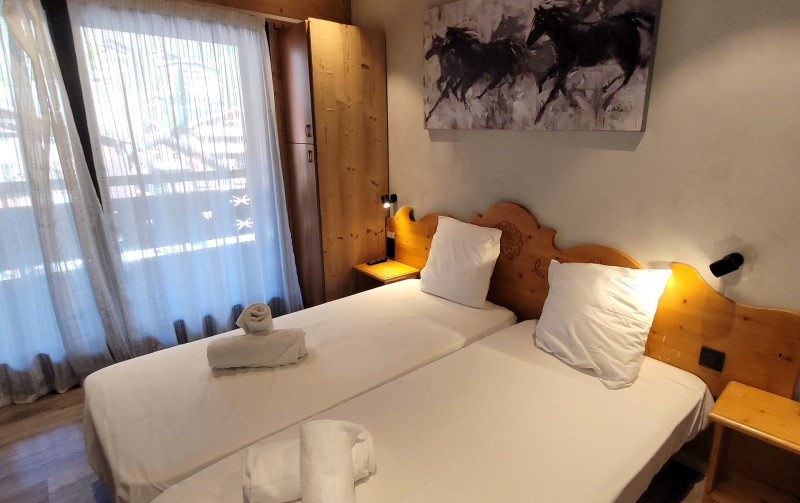 _lv_images__lot_0000000065_08_18802322