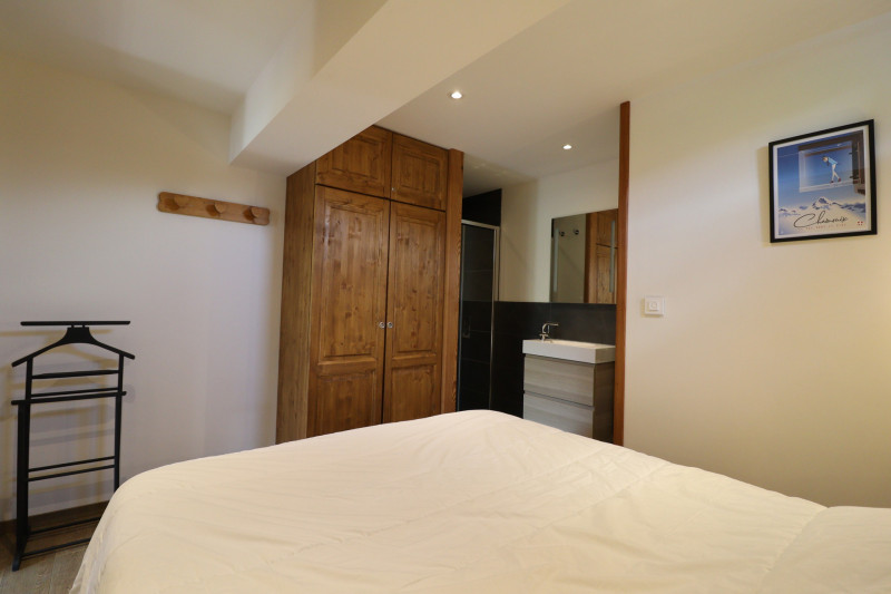 _lv_images__lot_0000000071_05_18930794