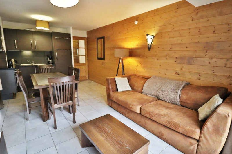 _lv_images__lot_0000000077_04_18071138 _lv_images__lot_0000000077_04_18071138