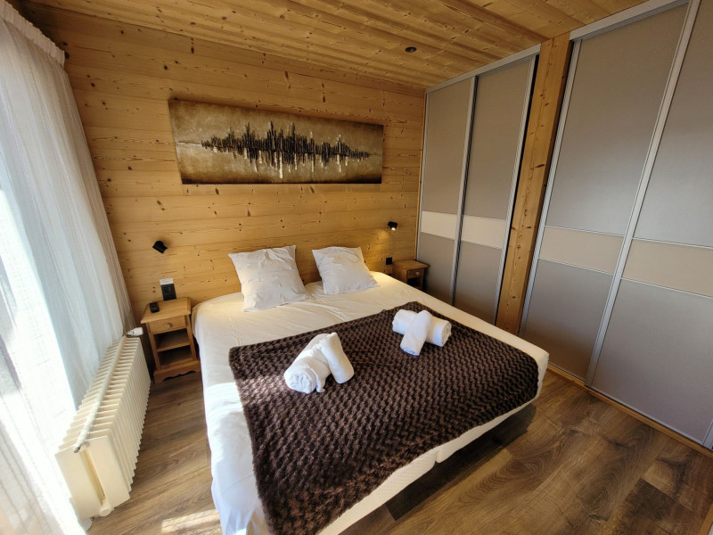 _lv_images__lot_0000000077_05_19388378