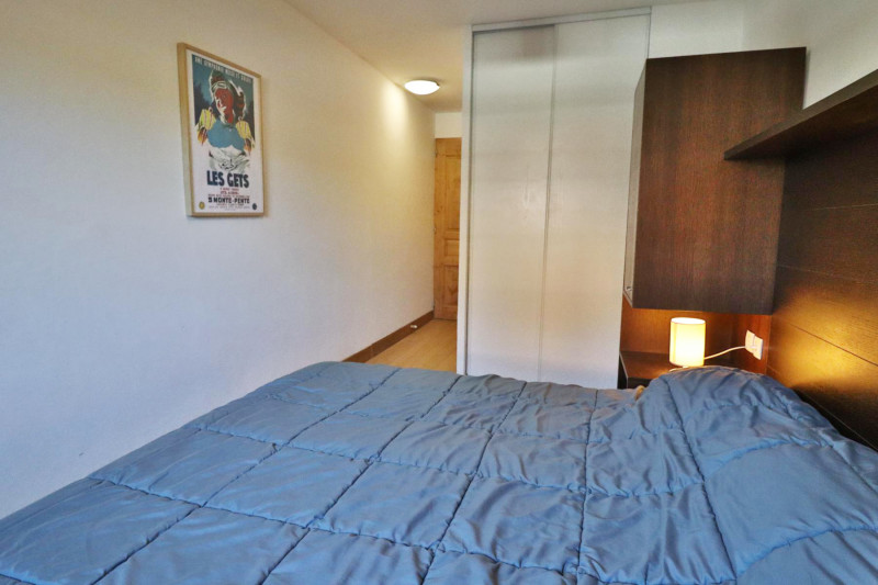 _lv_images__lot_0000000077_06_18496226