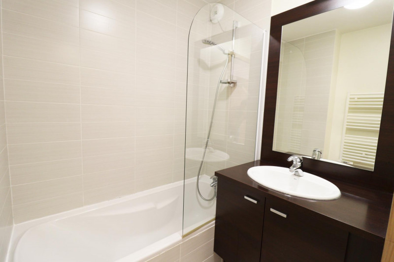 _lv_images__lot_0000000077_08_17696874