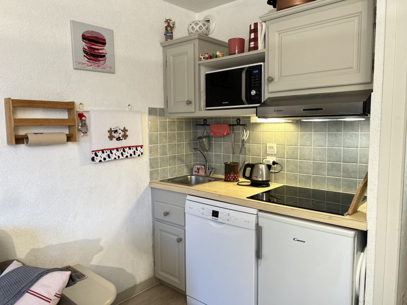 _lv_images__lot_0000000082_04_18362626