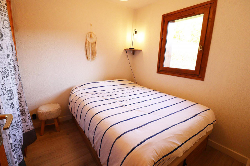 _lv_images__lot_0000000084_03_18921467