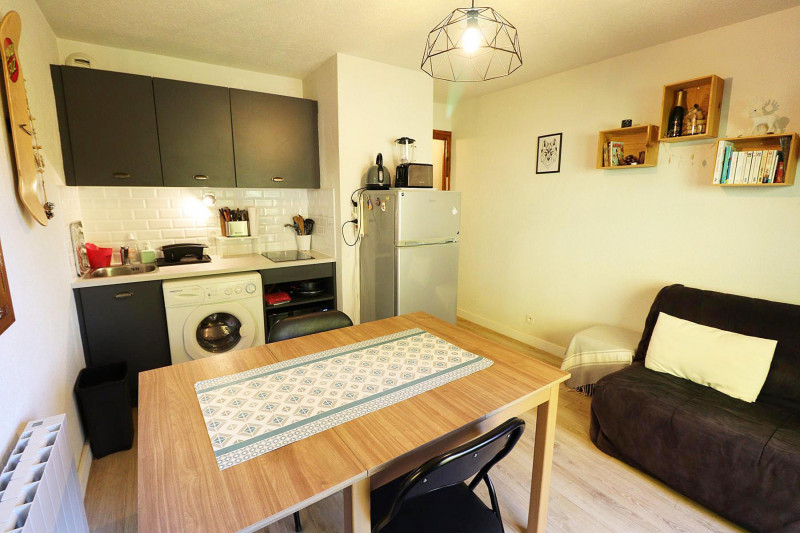 _lv_images__lot_0000000084_09_17971989