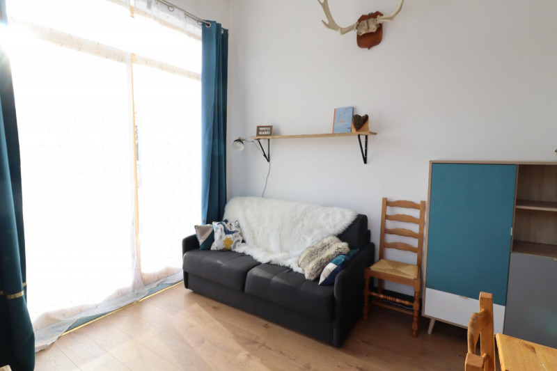 _lv_images__lot_0000000086_05_18044366