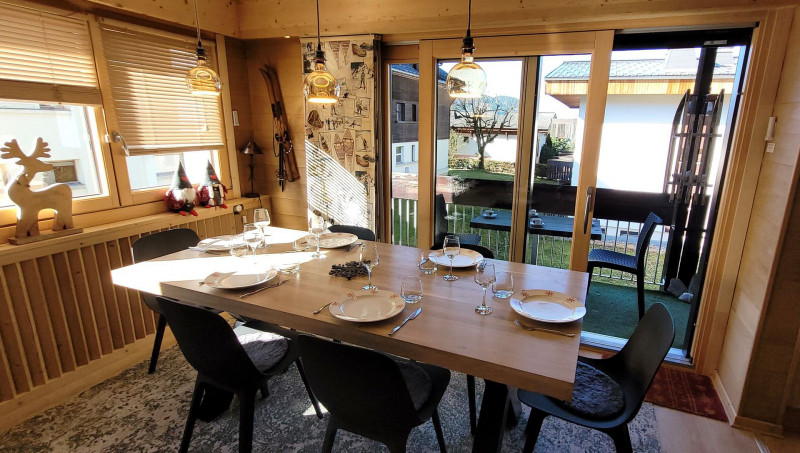 _lv_images__lot_0000000093_02_18444782