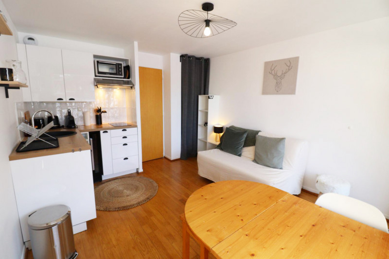 _lv_images__lot_0000000097_03_18940747